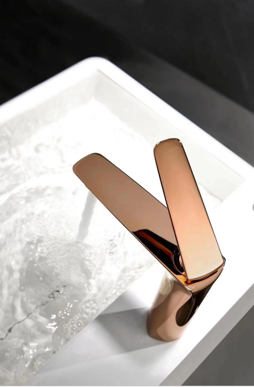 DECK-MOUNTED BASIN FAUCET 001 ROSE GOLD PENEE COLLECTION
