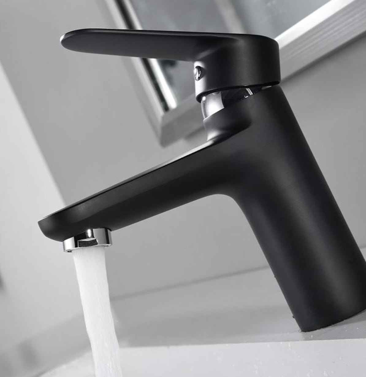 Grifo de lavabo de repisa Hudor 055 en latón negro Céphise