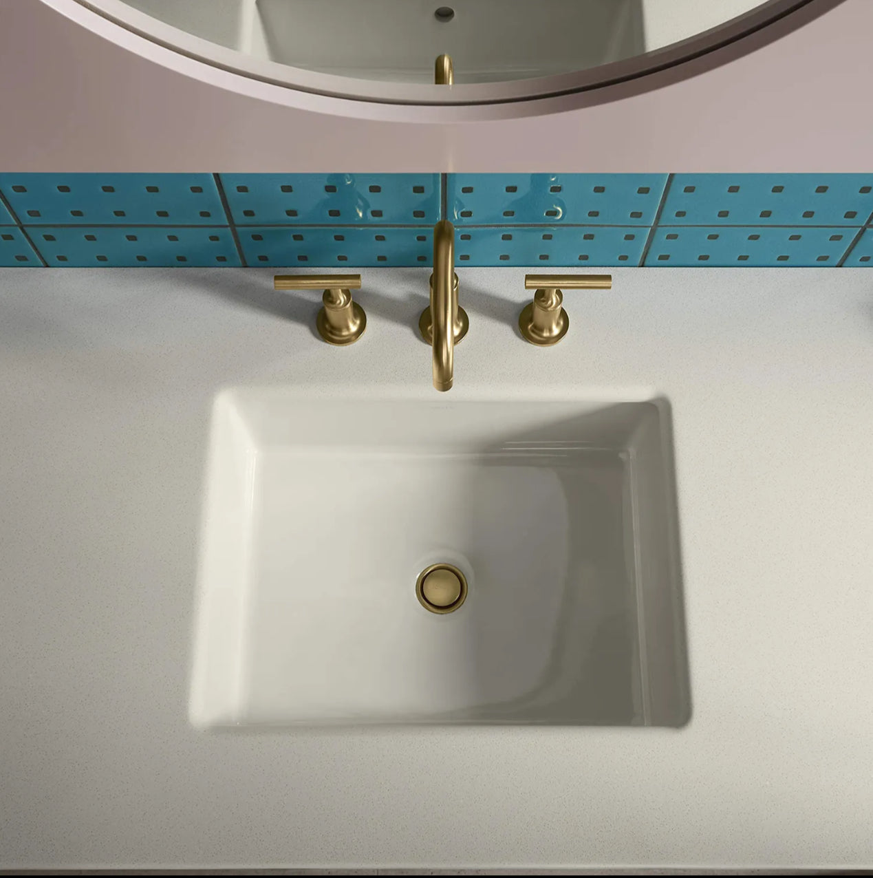 Grifo de lavabo de sobre encimera 018 en latón dorado de la colección Scamandre