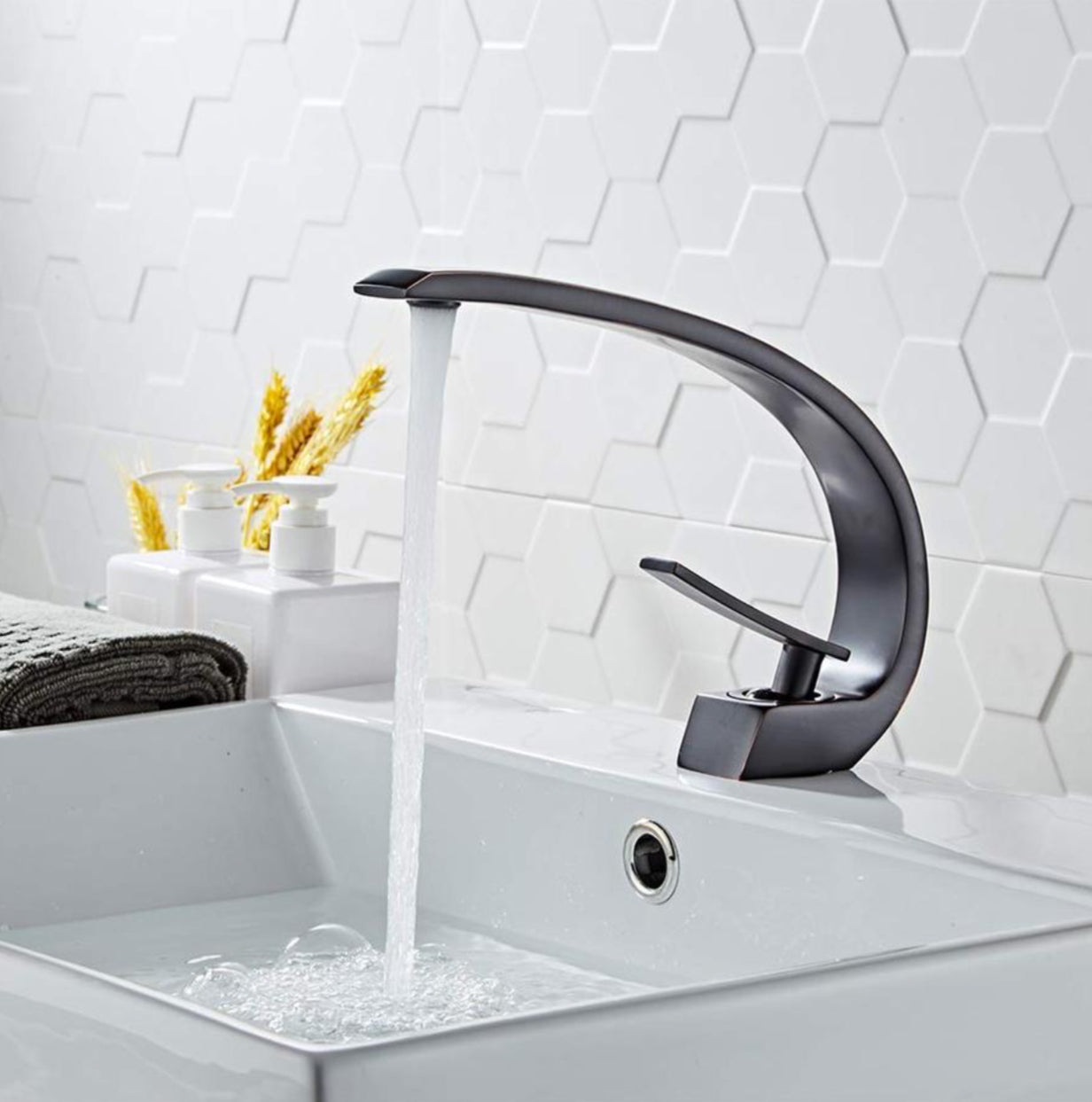 Grifo para lavabo de repisa BNF606B en latón negro de la colección Céphise