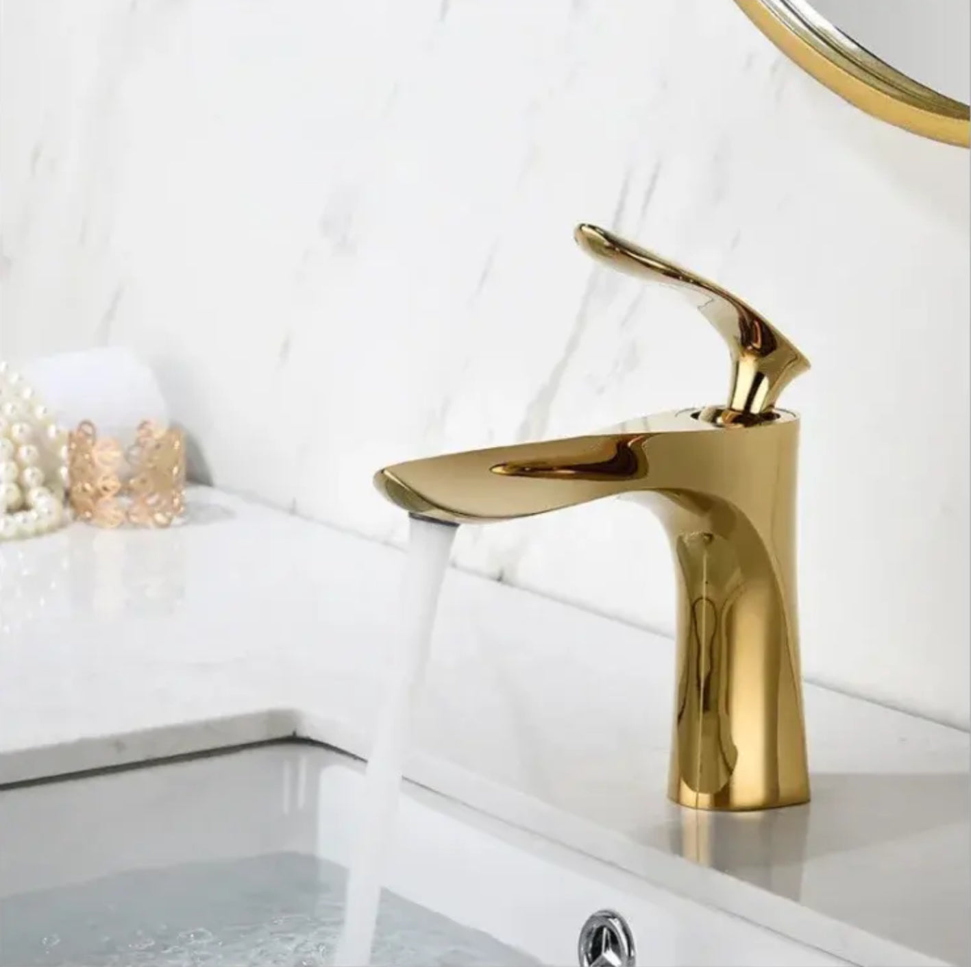 Grifo para lavabo de sobre encimera de 149" en latón dorado, colección SCAMANDRE