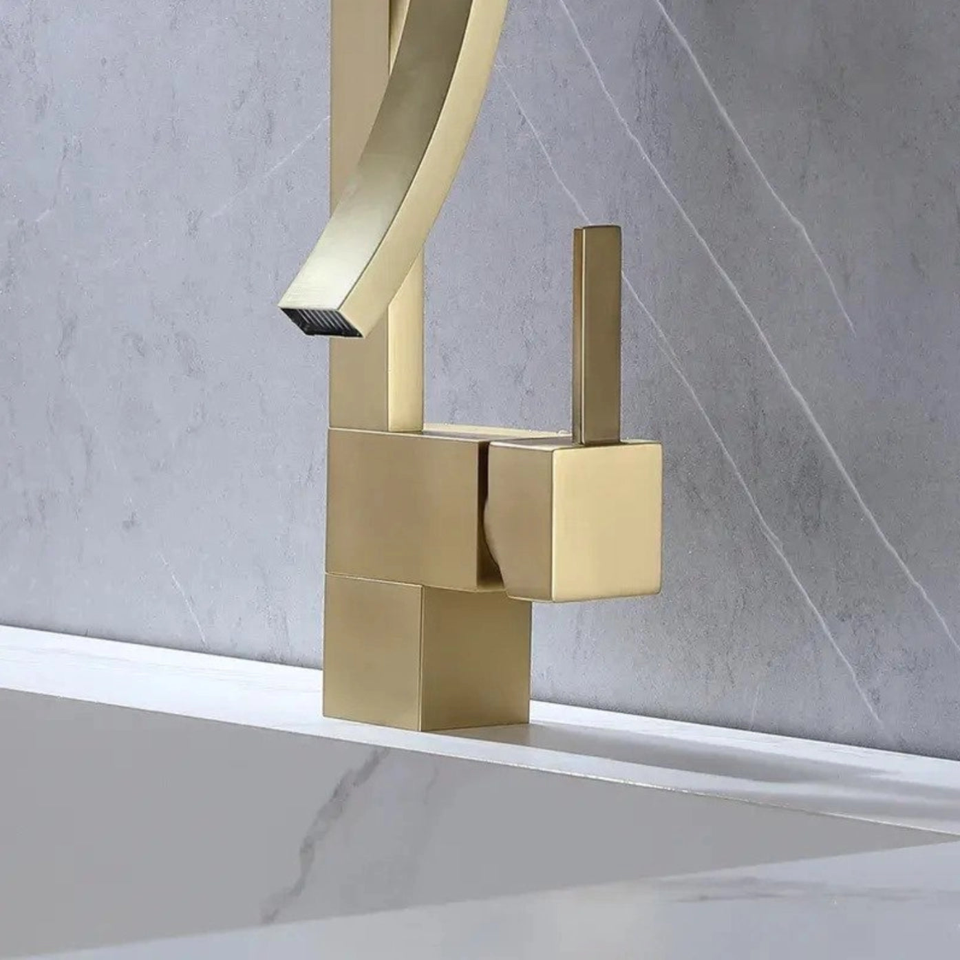 DECK-MOUNTED BASIN FAUCET IN GOLD BRASS HALYS COLLECTION