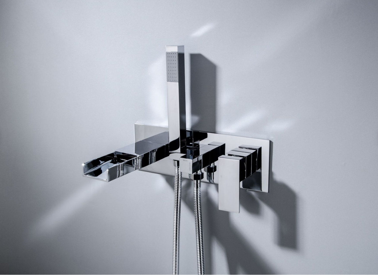 Robinet de baignoire à fixation murale 049 en laiton chromé collection Enipée