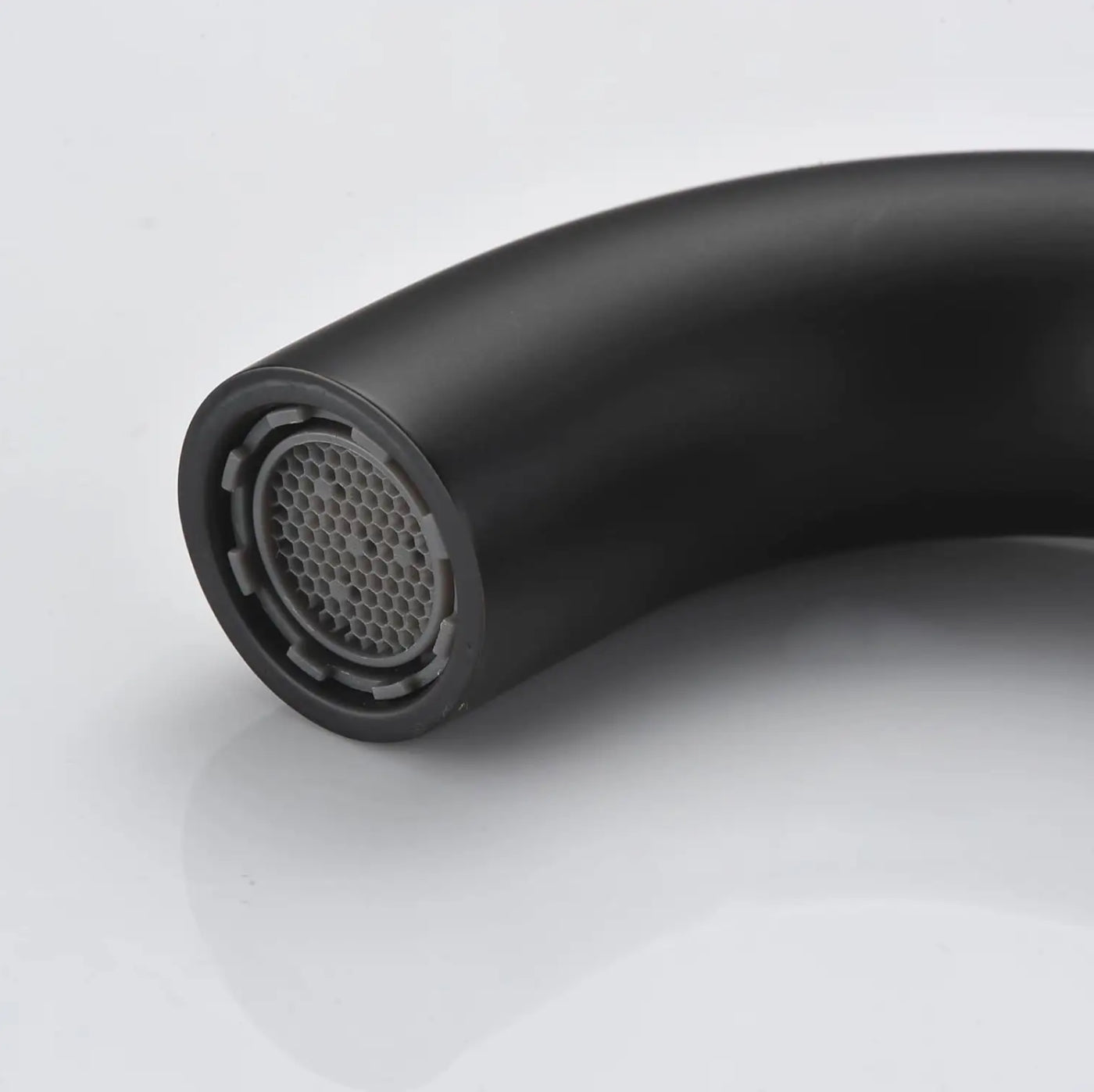Grifo de lavabo de pared 022B negro colección Céphise
