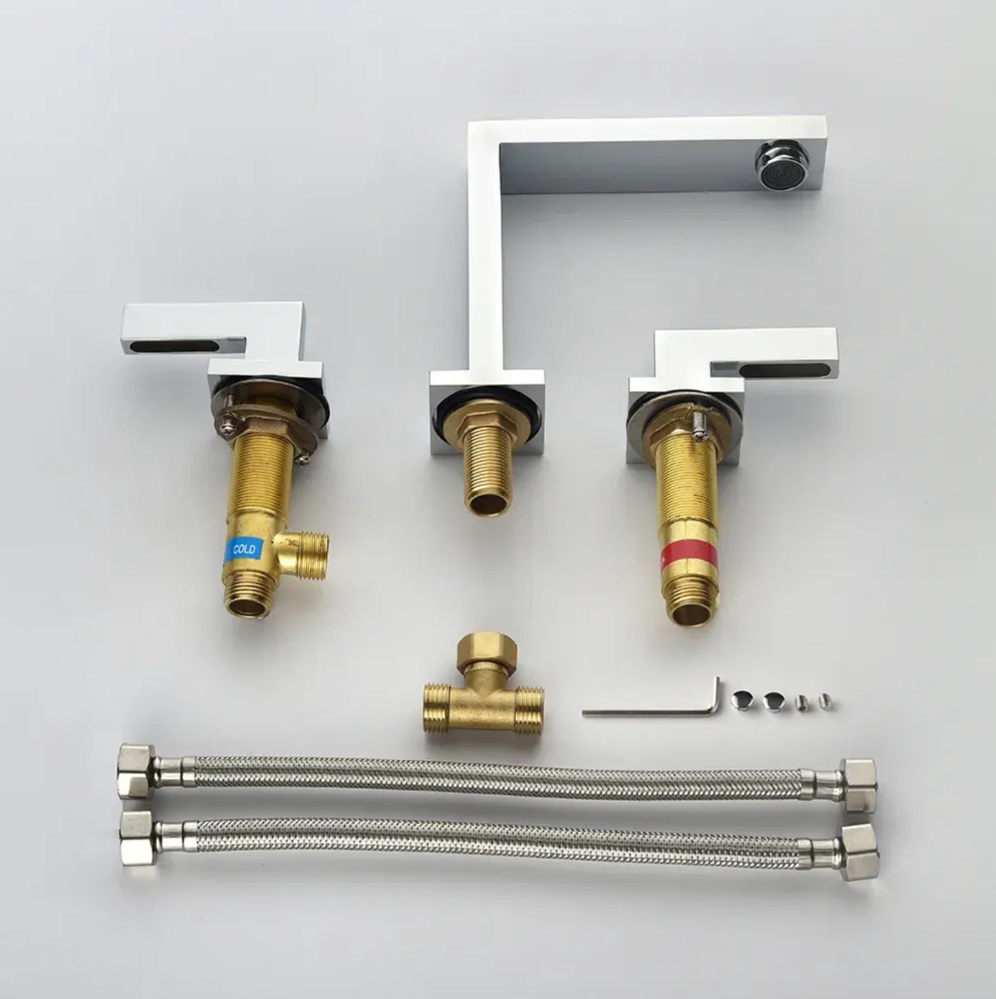 Grifo para lavabo de repisa 302 en latón cromado de la colección Enipée