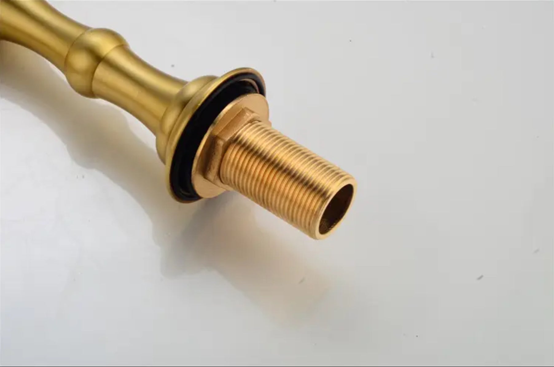Grifo para lavabo de sobre encimera 045 dorado colección Scamandre