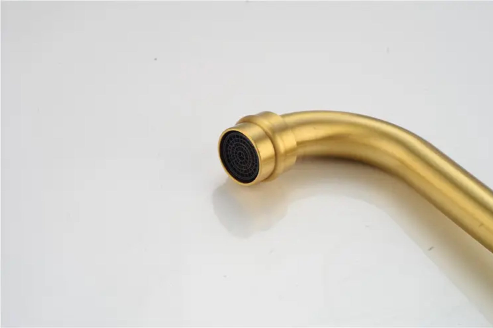 Grifo para lavabo de sobre encimera 045 dorado colección Scamandre