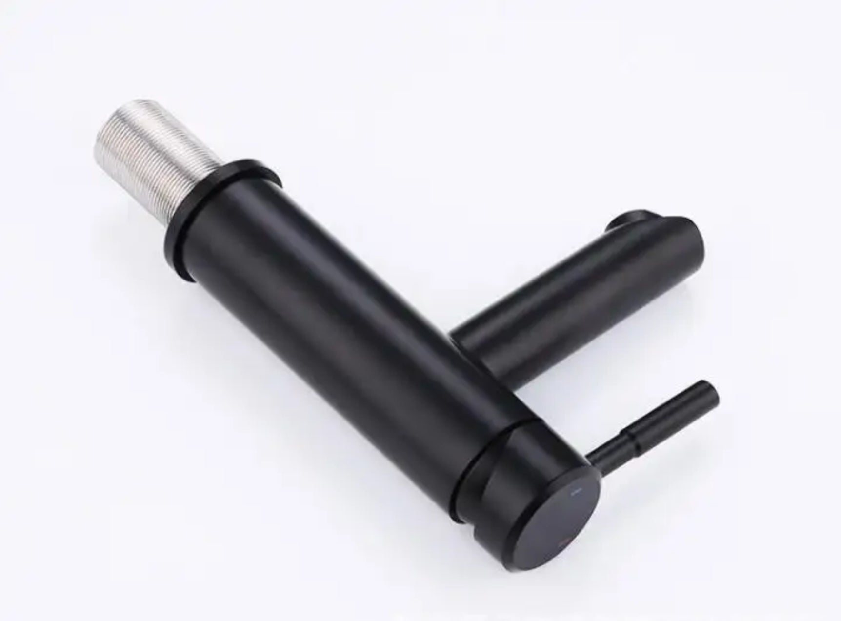 Grifo de lavabo de repisa 006 en latón negro de la colección Céphise