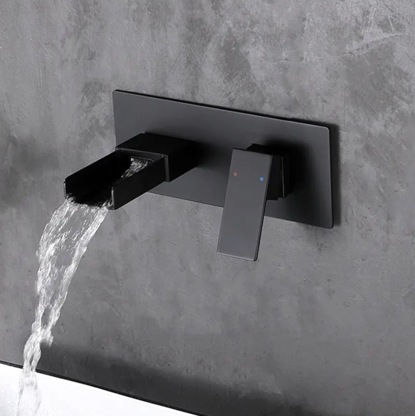 Robinet de lavabo mural 007 en laiton noir collection Alphée