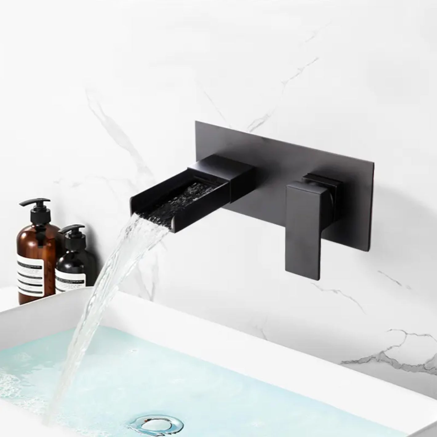 Robinet de lavabo mural 007 en laiton noir collection Alphée