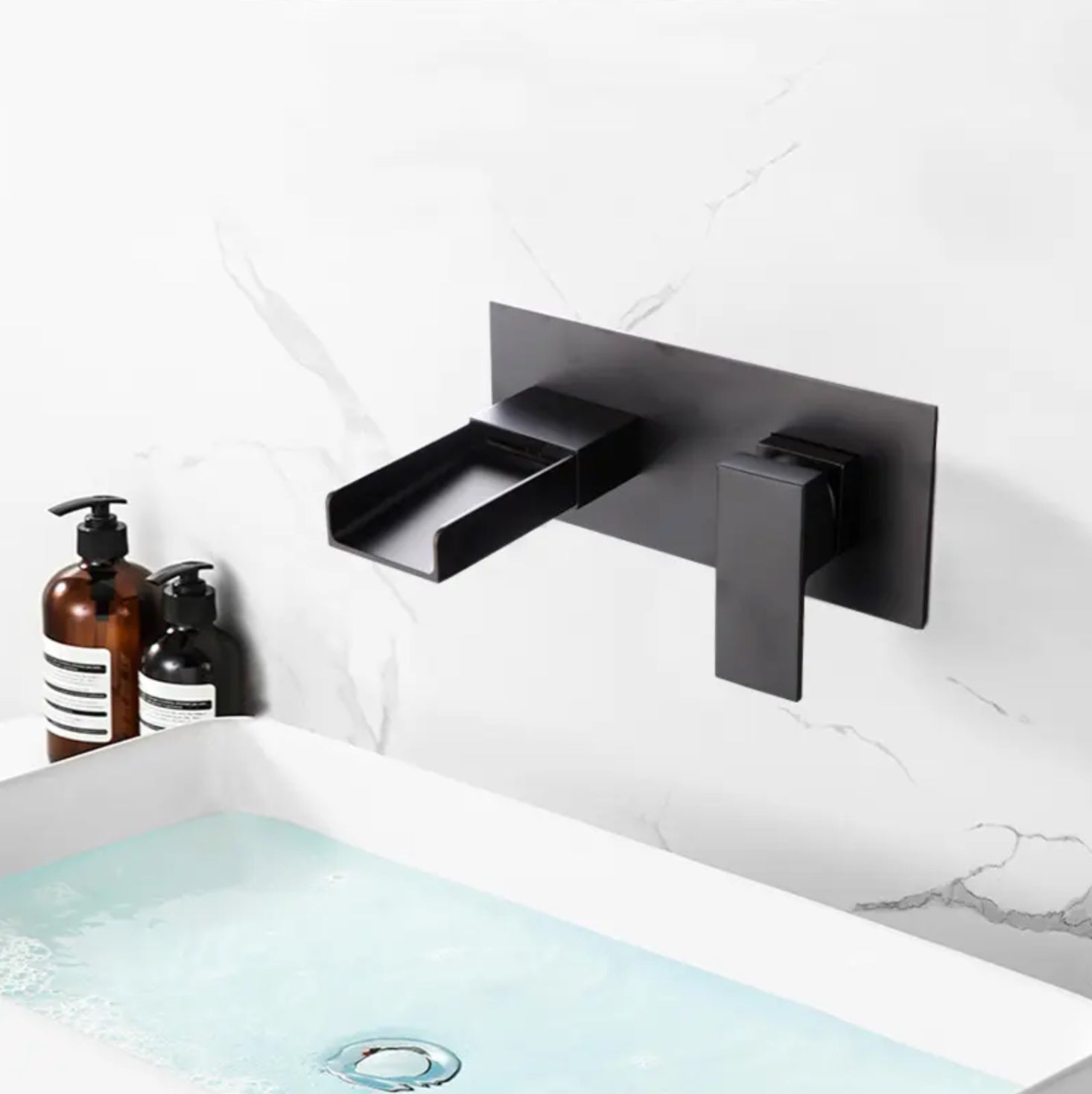Robinet de lavabo mural 007 en laiton noir collection Alphée