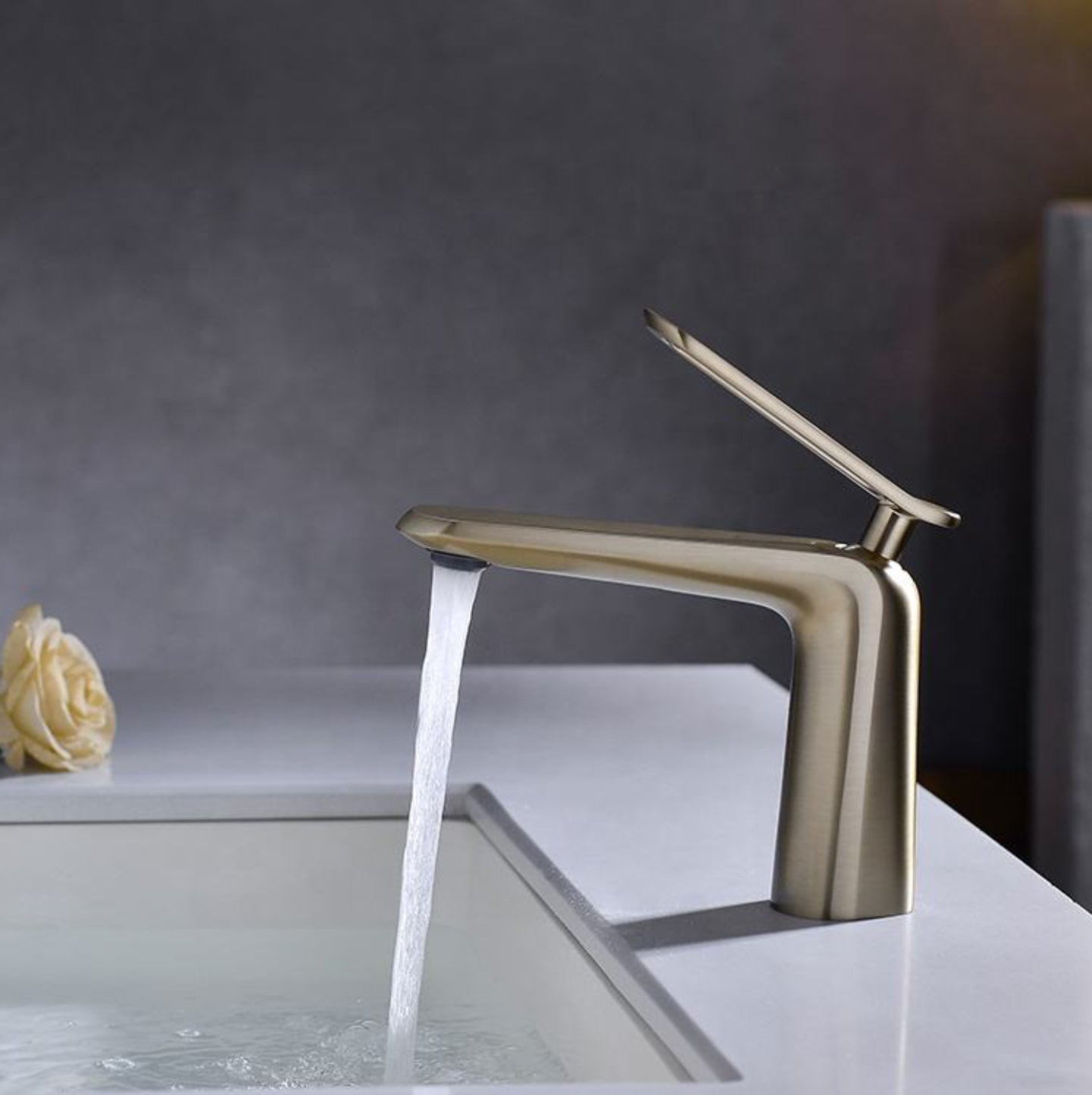 Robinet de lavabo sur plage 022 couleur or brossé collection Scamandre