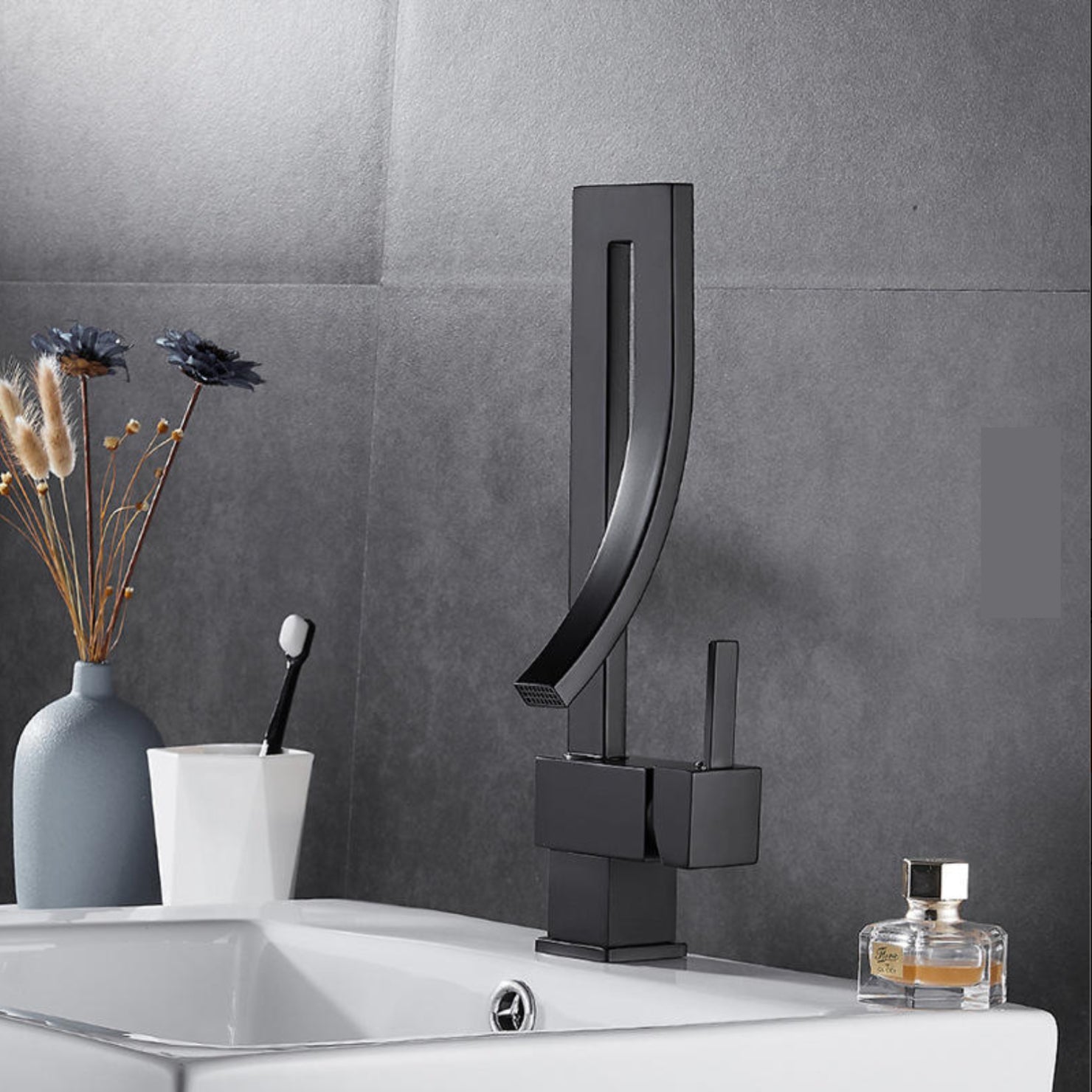 Grifo para lavabo de sobre encimera 005 en latón negro de la colección Alphée