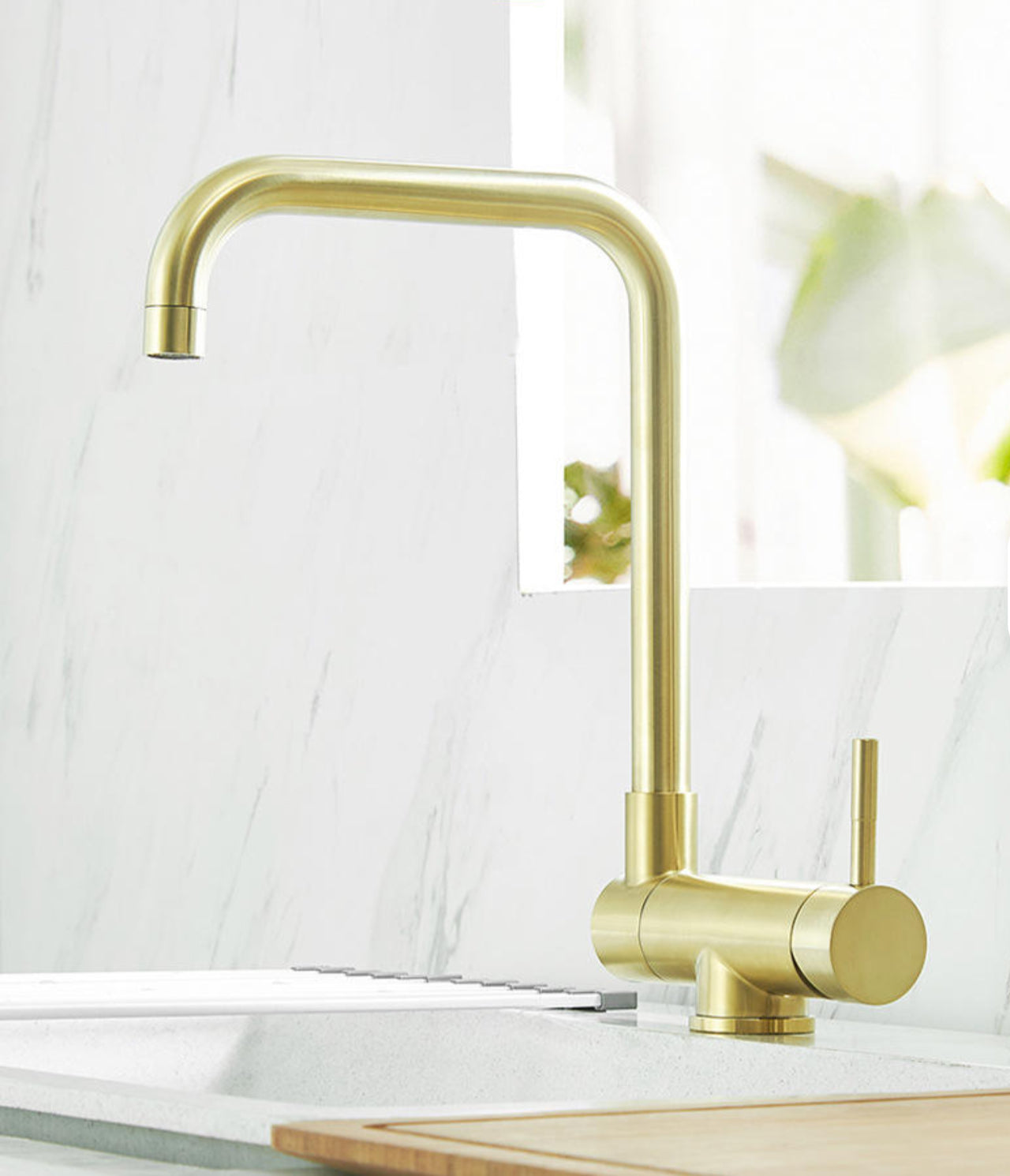 W05 Pull-Down Kitchen Faucet Brushed Gold Scamandre Collection
