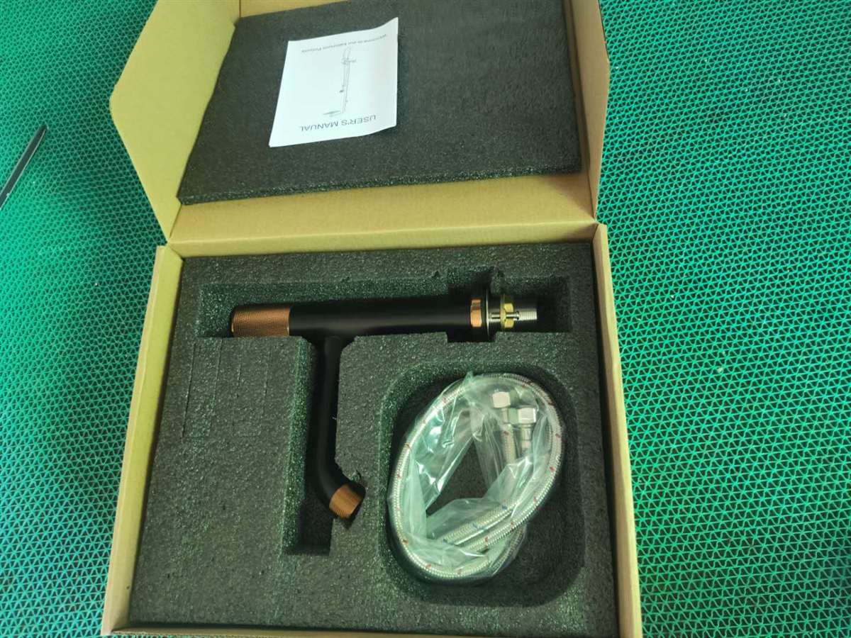 Grifo para lavabo de sobre encimera 80306BRG en latón dorado, colección Penée