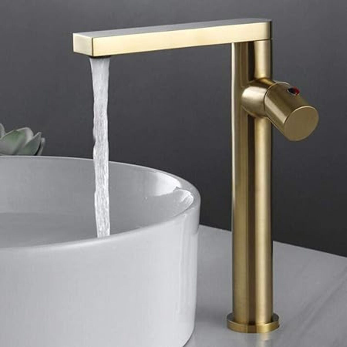 003 GRIFO DE LAVABO ELEVADO EN LATÓN DORADO CEPILLADO COLECCIÓN SCAMANDRE