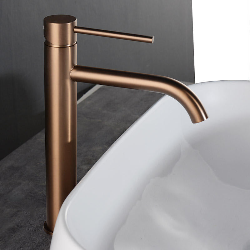 Grifo para lavabo elevado de latón dorado cepillado colección Scamandre 055