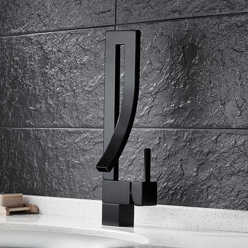 Grifo para lavabo de sobre encimera 005 en latón negro de la colección Alphée