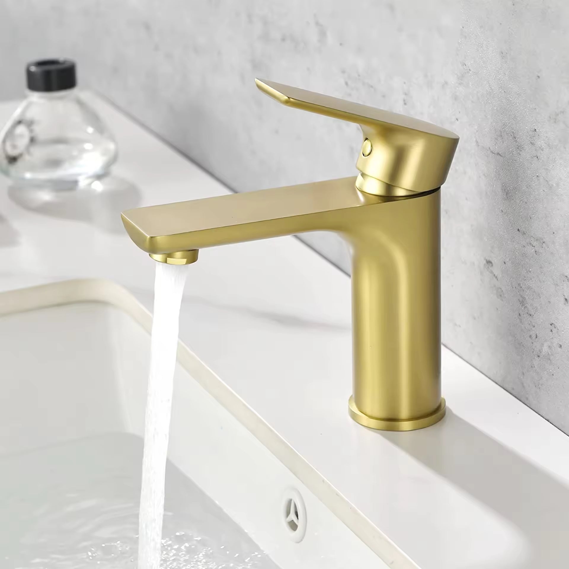 Robinet de lavabo 060 en laiton doré brossé collection Scamandre