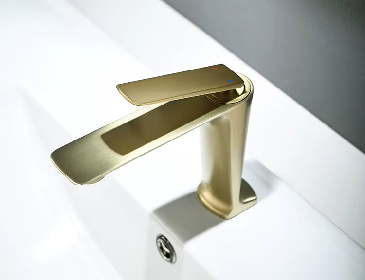 Robinet de lavabo sur plage Doré Brossé