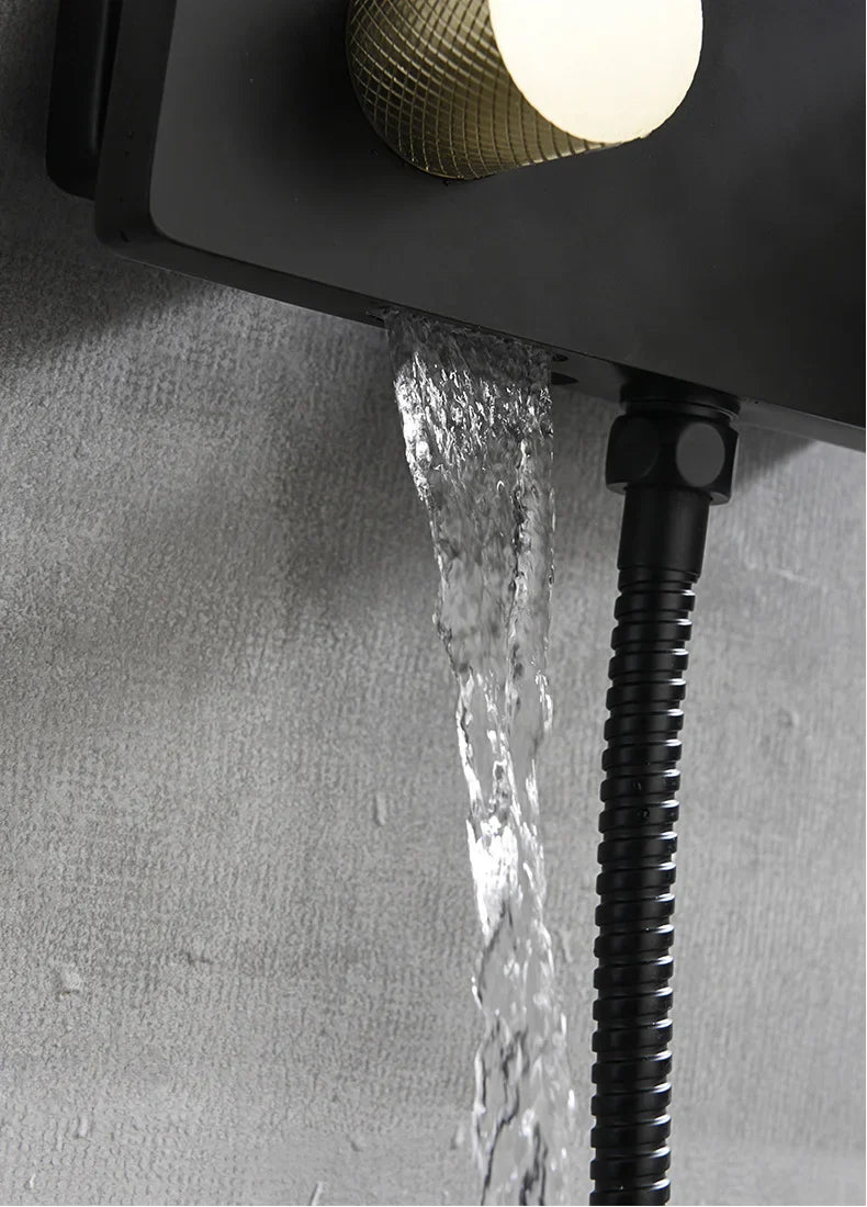 Colonne de Douche Noir Mat HUDOR — mise en situation
