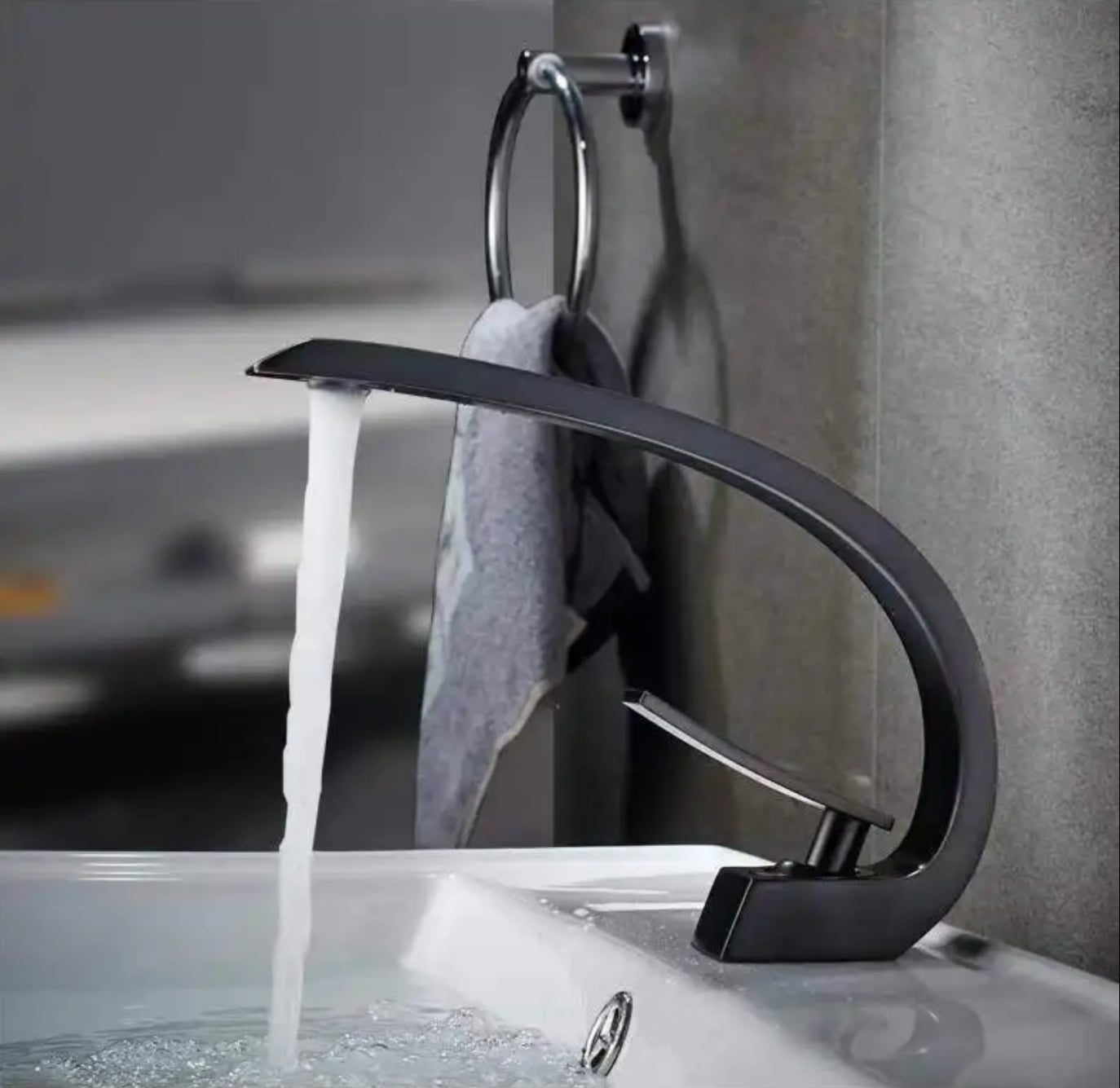Grifo para lavabo de repisa BNF606B en latón negro de la colección Céphise 