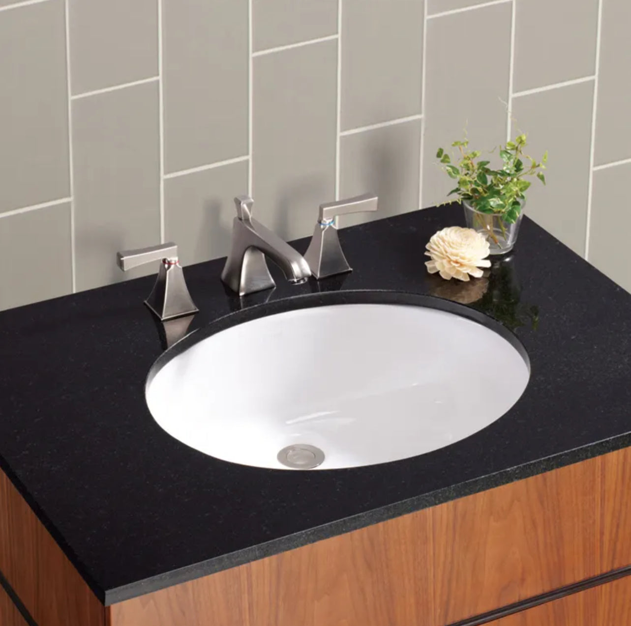 Grifo para lavabo de repisa 018 en latón cromado de la colección Enipée