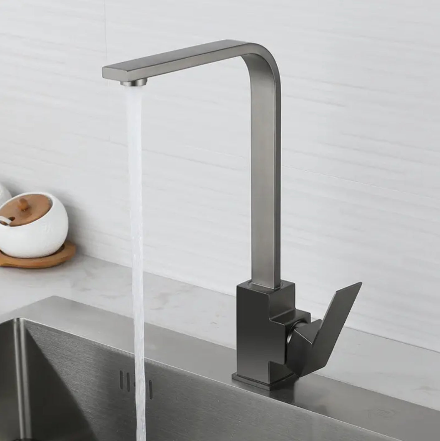 Grifo para lavabo de sobre encimera 014 en latón negro de la colección Alphée 