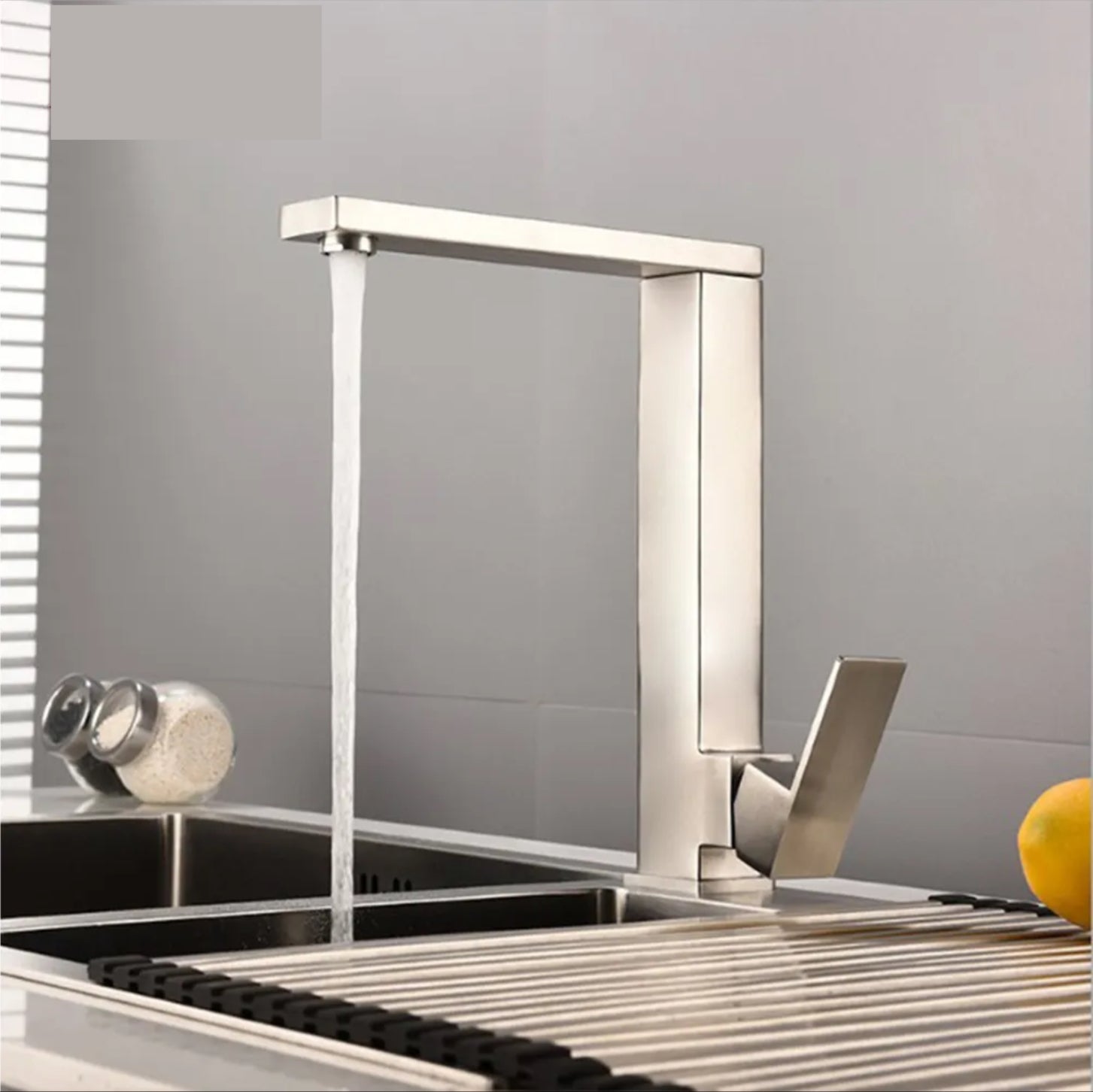 Grifo para lavabo de repisa 113 en latón cromado de la colección Enipée 