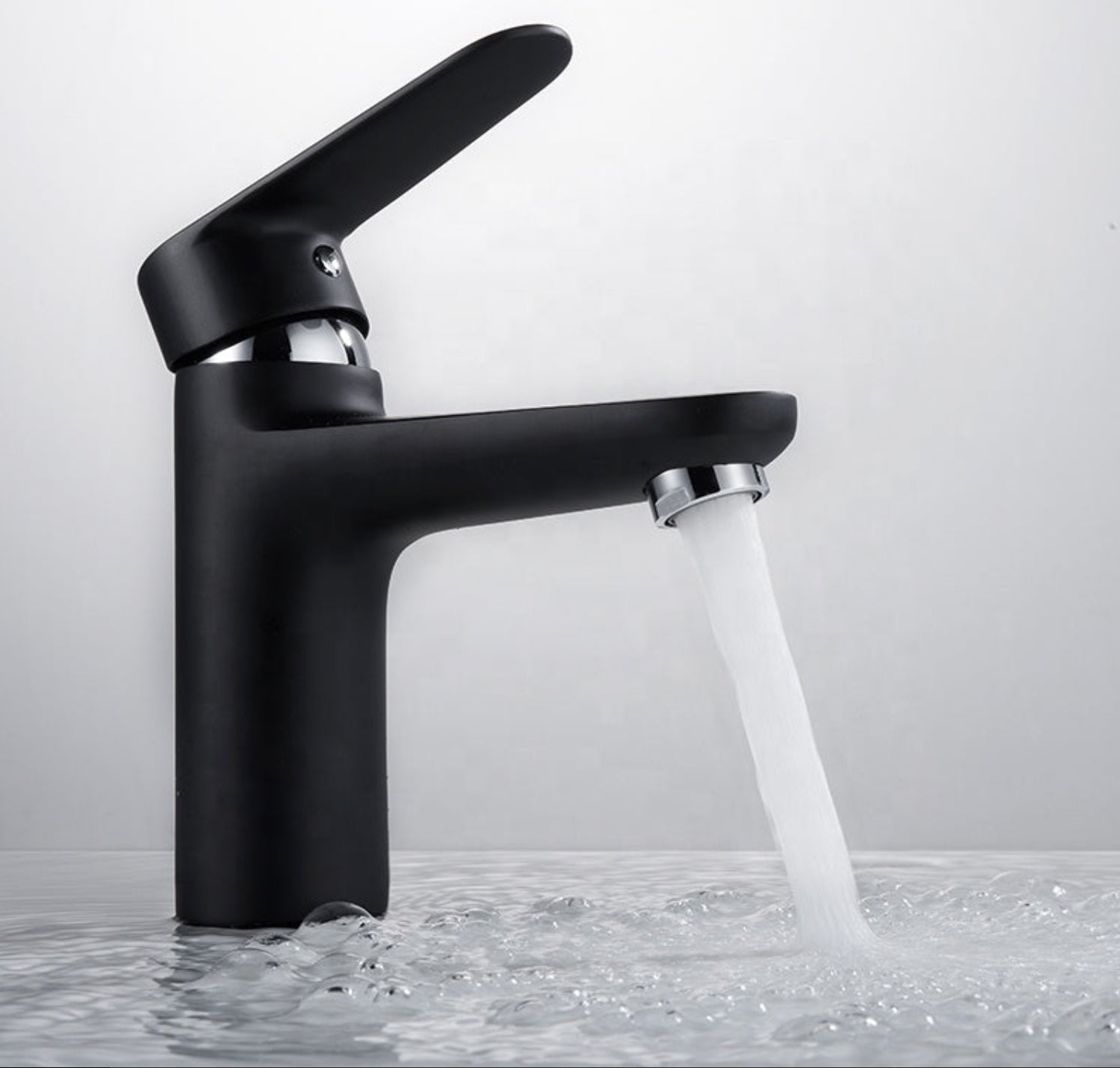 Grifo para lavabo de sobre encimera 055 en latón negro, colección Cephis