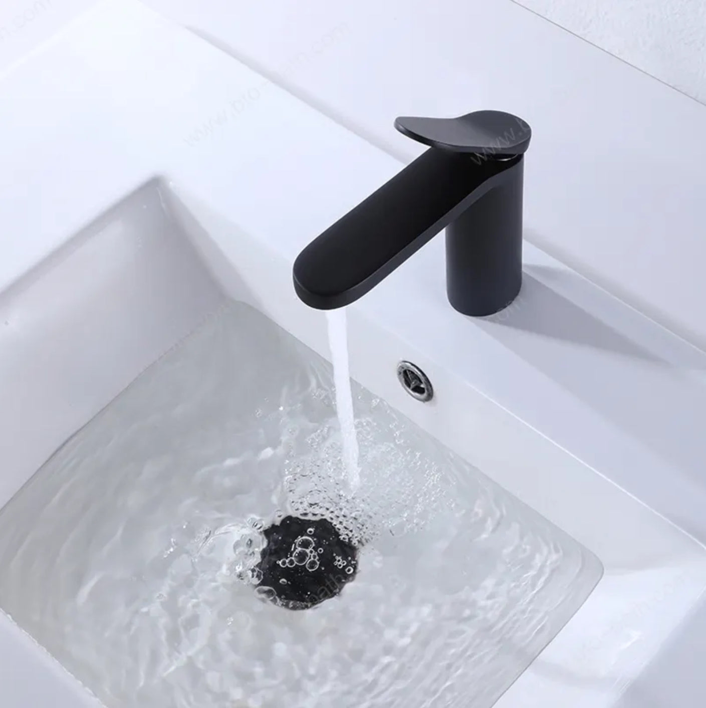 Robinet lavabo sur plage B122 en laiton noir collection Céphise