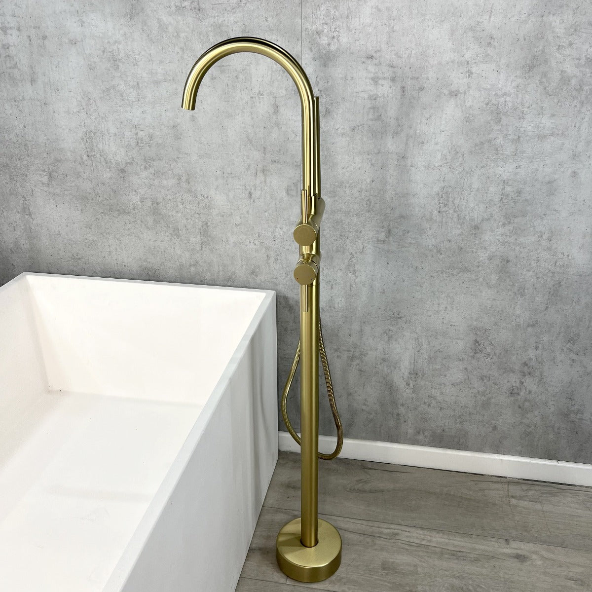 Robinet De Baignoire Au Sol 007 Doré Brossé Collection Scamandre