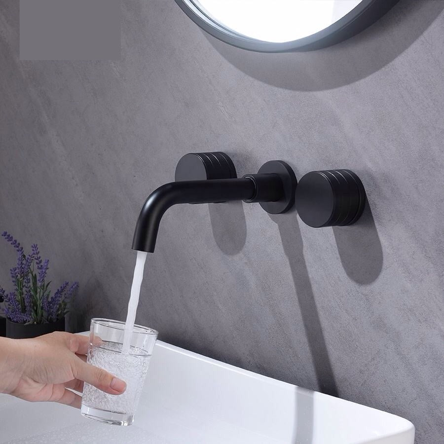 Robinet de lavabo mural 052 en laiton noir collection Céphise