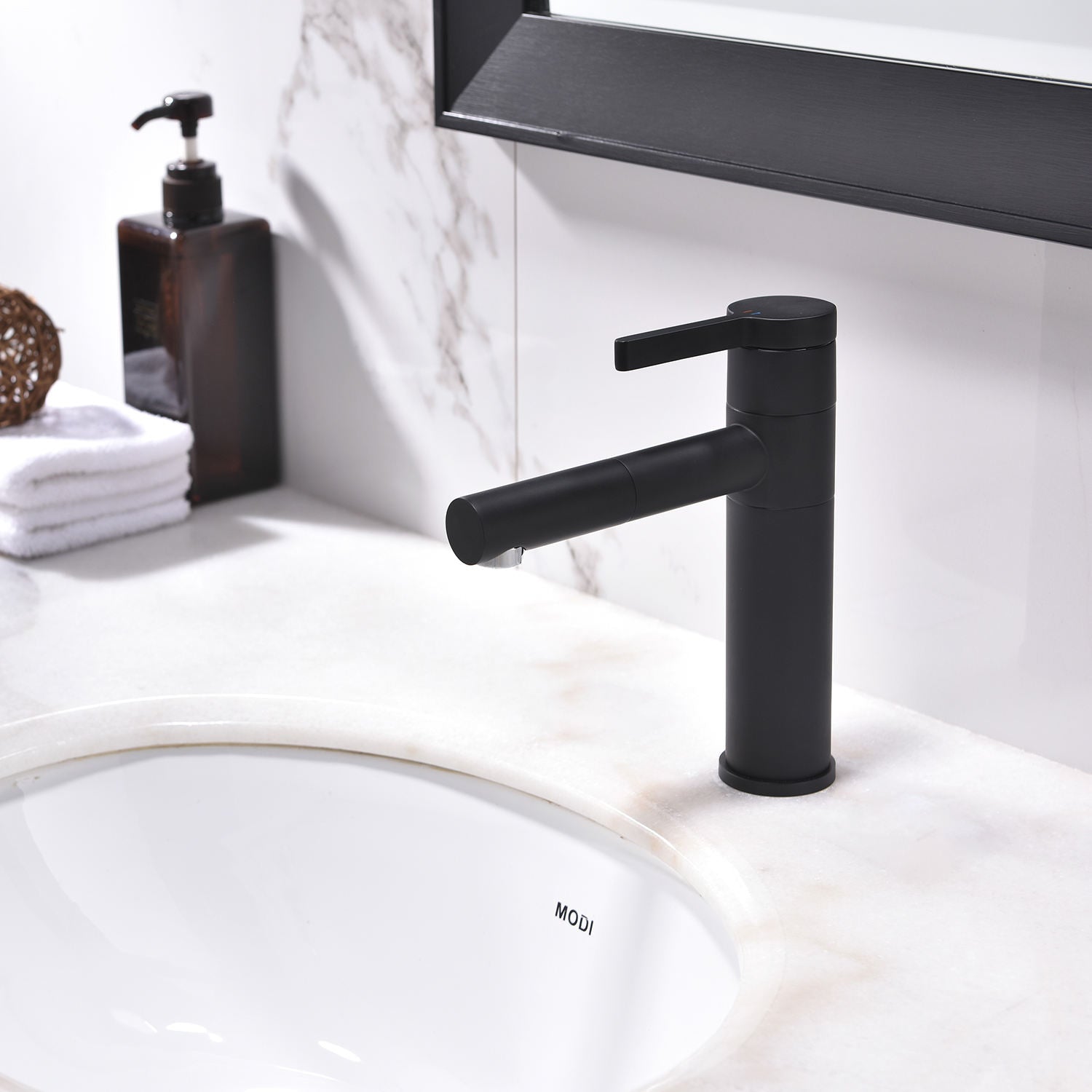 Grifo para lavabo de sobre encimera en latón negro mate BNF605B Colección Céphise