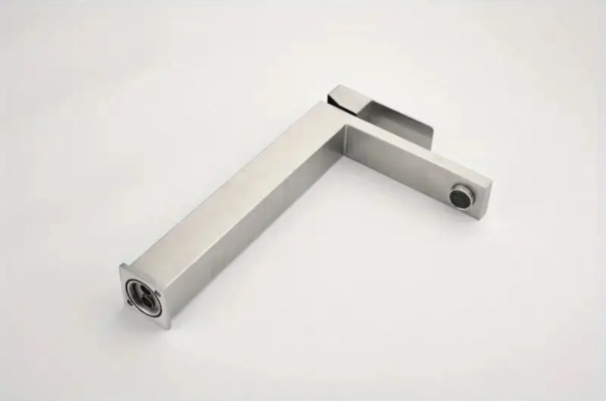 ROBINET DE LAVABO SURELEVE EN LAITON CHROME COLLECTION ENIPEE